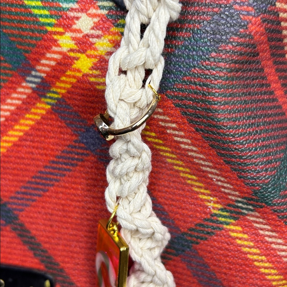 Handmade Macrame Frozen Key Chain - Picture 4 of 14